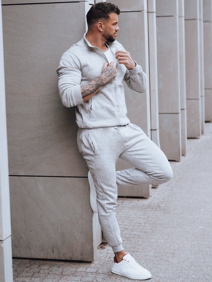 Světle šedá