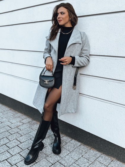 Světle šedá