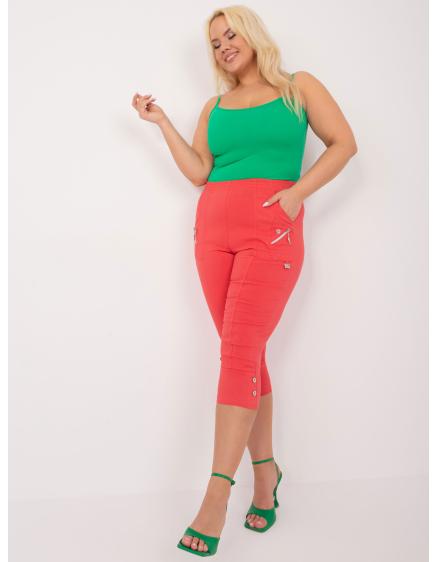 Levně Dámské kalhoty s kapsami 3/4 plus size ROMA korálové