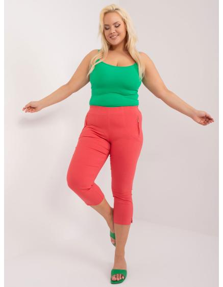 Levně Dámské kalhoty 3/4 plus size bez zapínání LINDA korálové