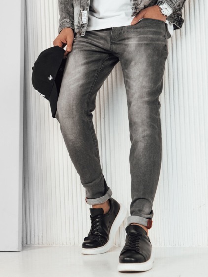 Světle šedá