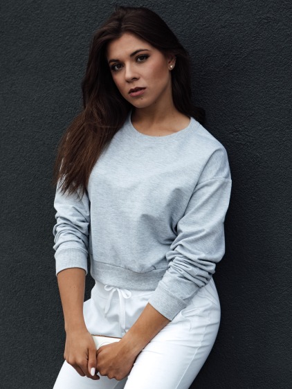 Světle šedá