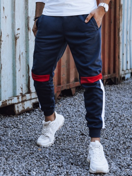 Námořnická modrá