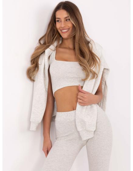 Světle šedá