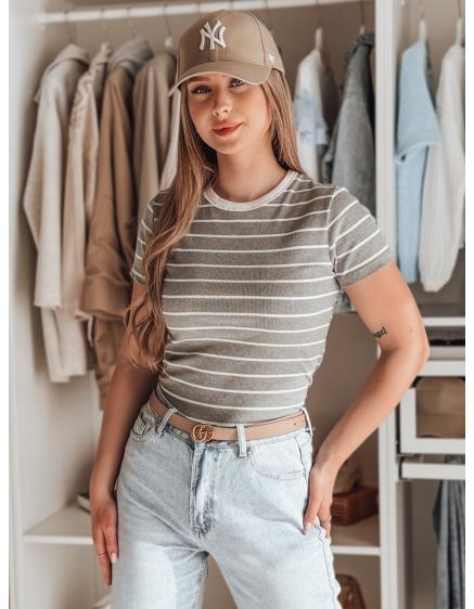 Světle šedá