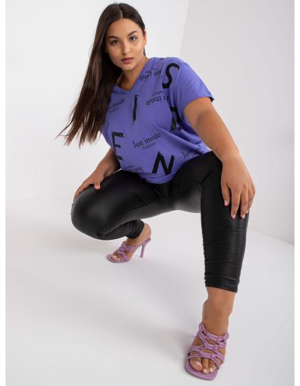 Dámská halenka plus size volného střihu s nášivkou PILAR fialová Dámská halenka plus size volného střihu s nášivkou PILAR fialová