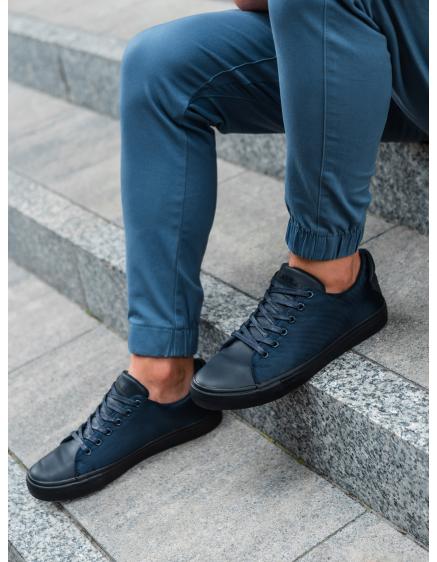 Námořnická modrá