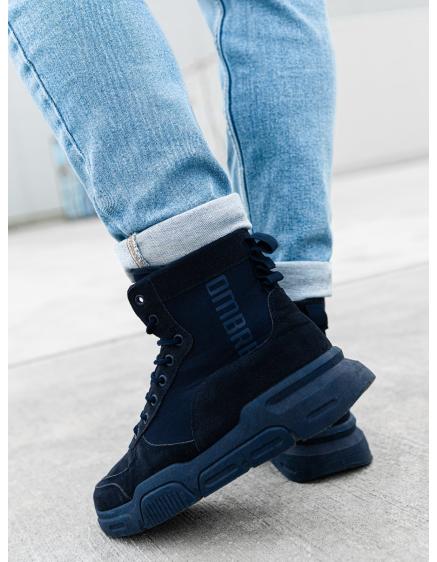 Námořnická modrá