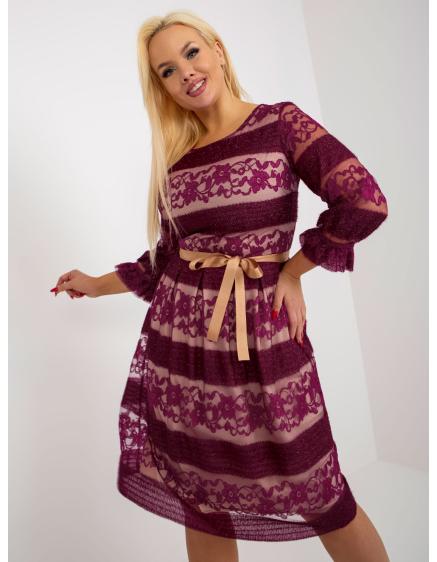 Levně Dámské šaty s páskem plus size koktejlové AILA fialové