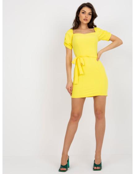 Dámské šaty s páskem koktejlové mini HILA žluté